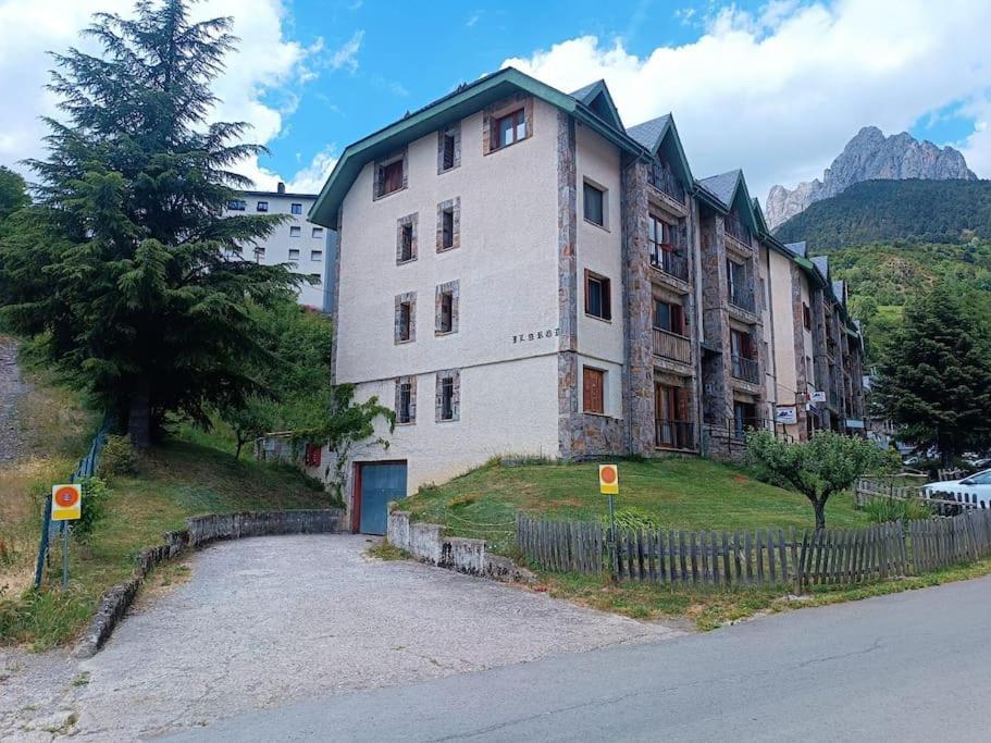 Balaitus Petfriendly - Arafita Apartamentos Sallent de Gállego Zewnętrze zdjęcie